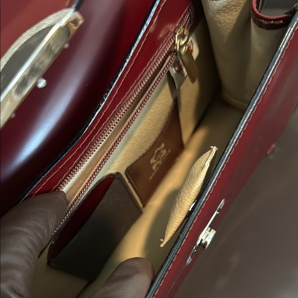 Pratesi Leather Satchel with Structured Italian Design and Silver Metal Clasp. - Picture 5 of 5